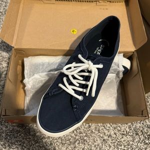 BRAND NEW Sperry navy sneakers